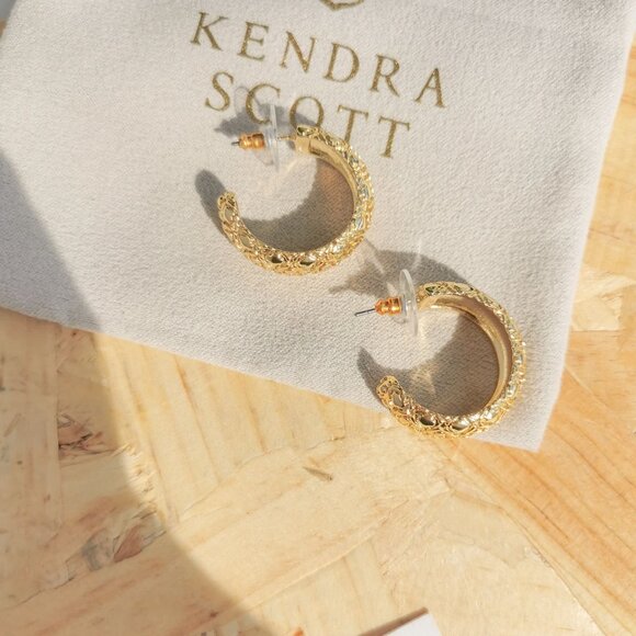 NEW Kendra Scott Harper Small Hoop Earrings Gold - Picture 3 of 3